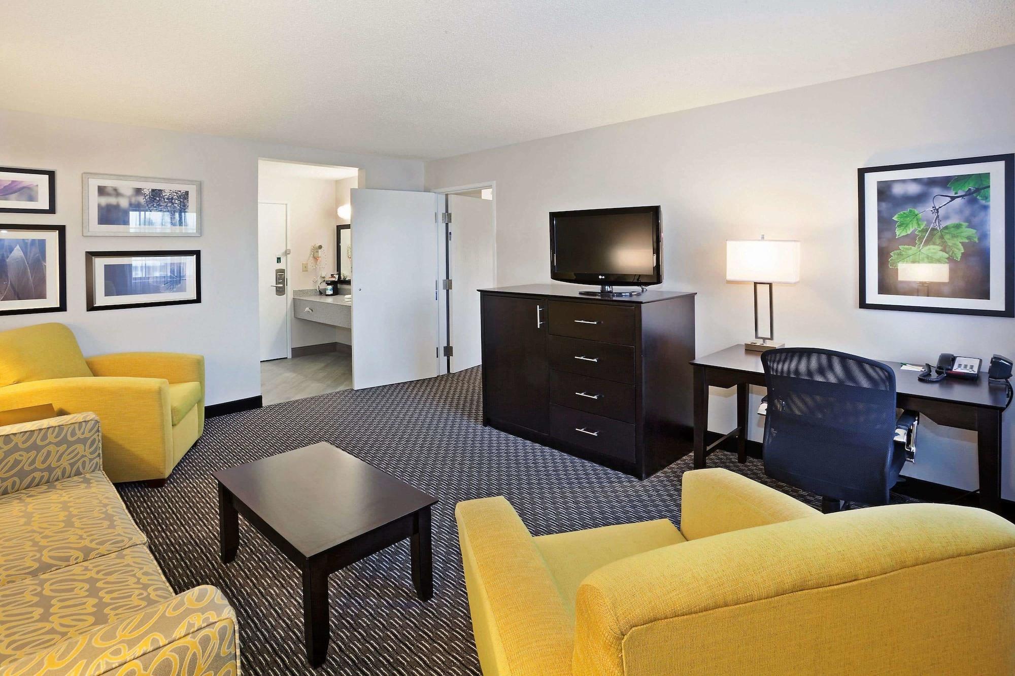 La Quinta By Wyndham Cleveland Macedonia Hotel Buitenkant foto