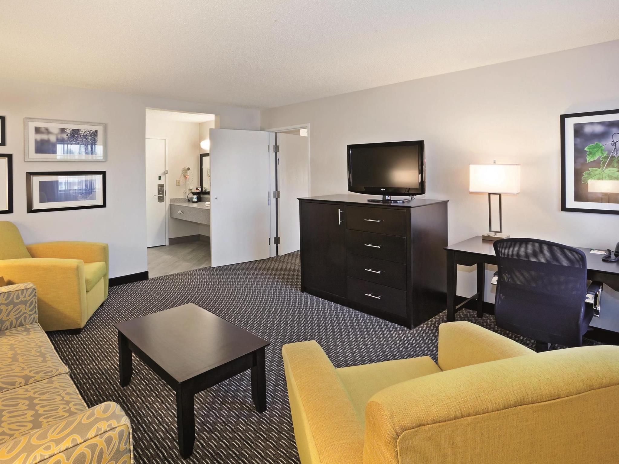 La Quinta By Wyndham Cleveland Macedonia Hotel Buitenkant foto